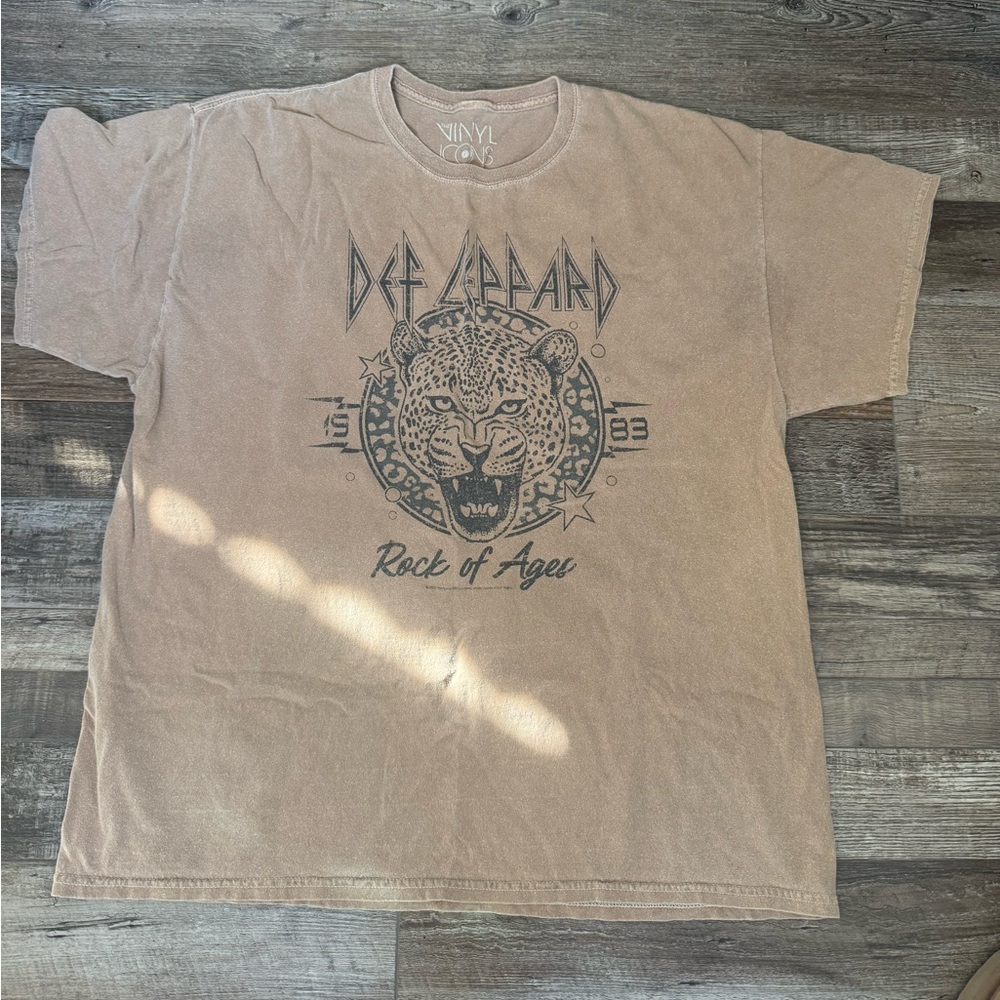 Brown Def Leppard band graphic tee